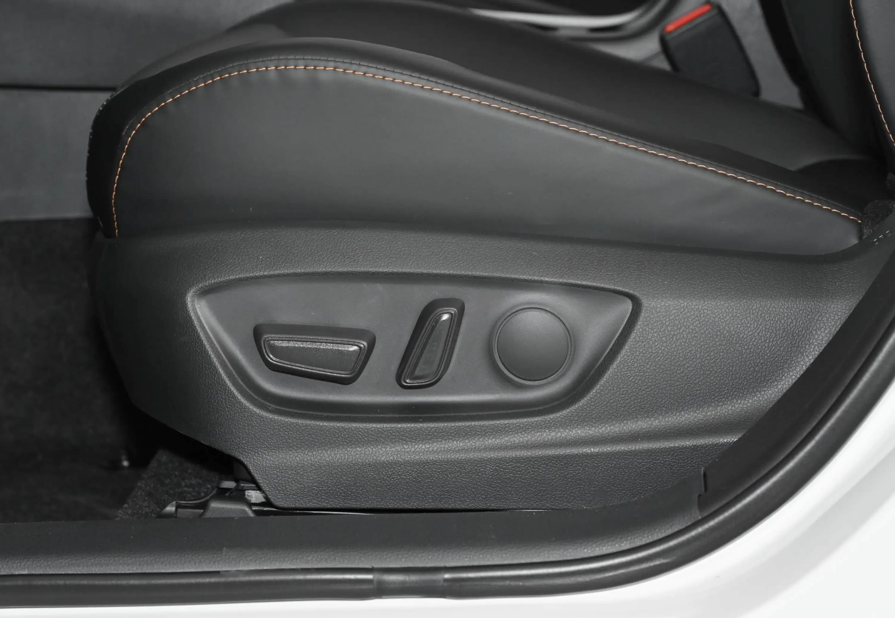 Vehicle View 11